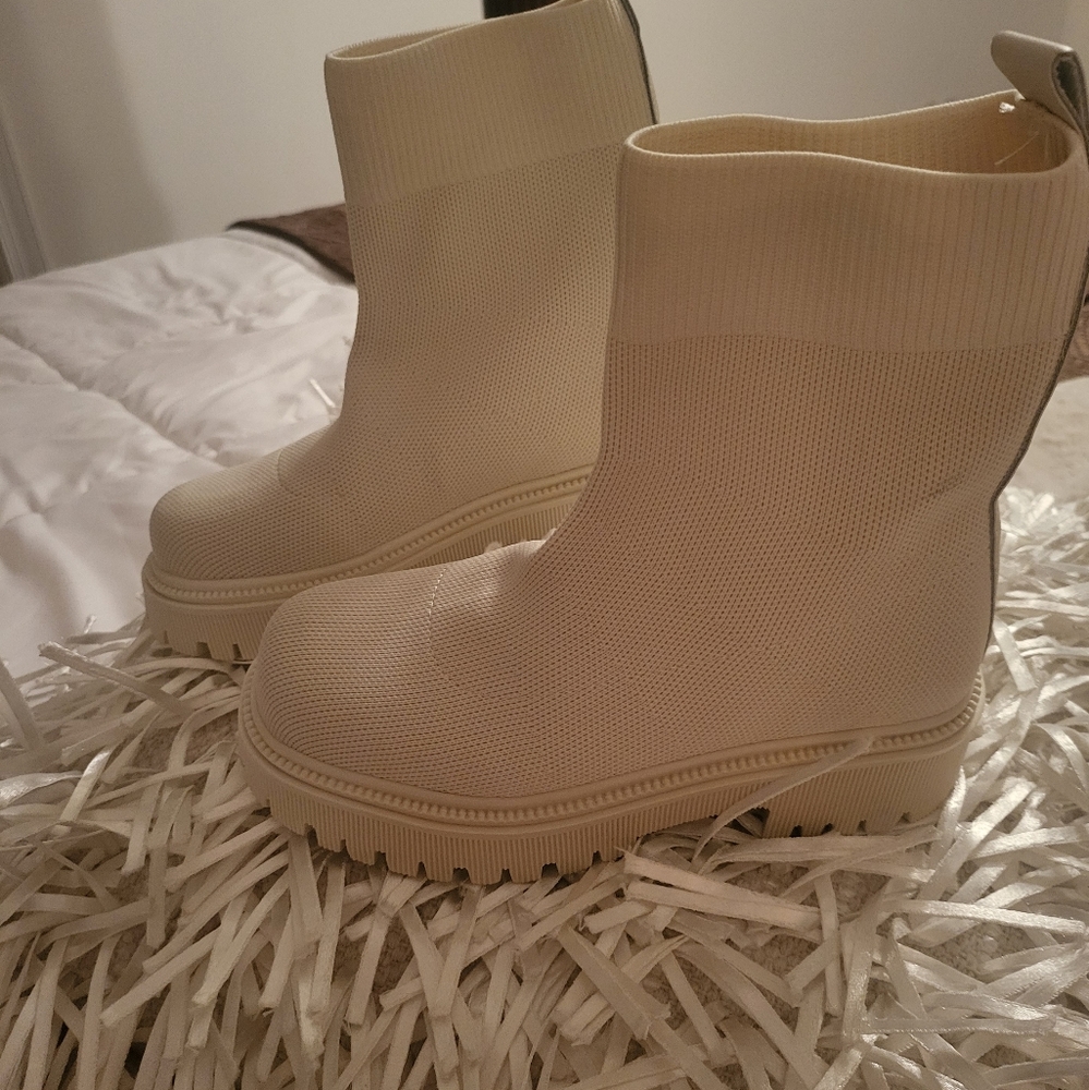 Chunky cream boots
